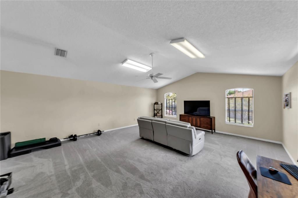 En Venta: $799,900 (4 camas, 2 baños, 3720 Pies cuadrados)