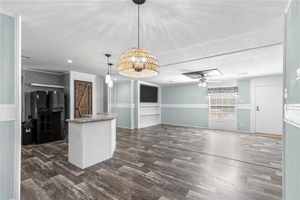 Active With Contract: $330,000 (3 beds, 2 baths, 1456 Square Feet)