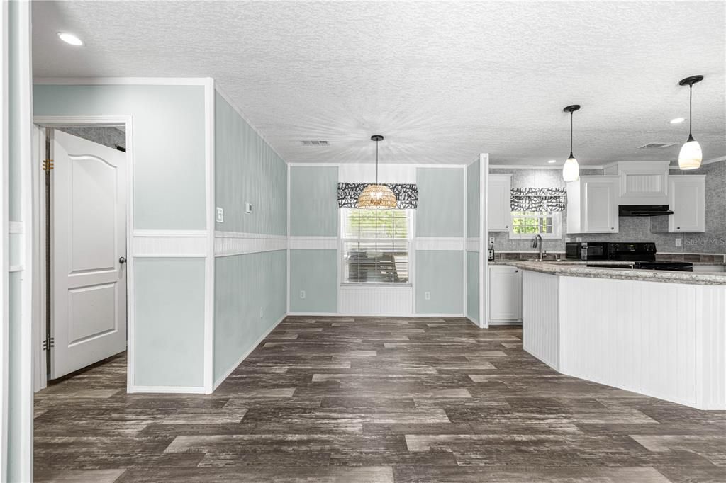 Active With Contract: $330,000 (3 beds, 2 baths, 1456 Square Feet)