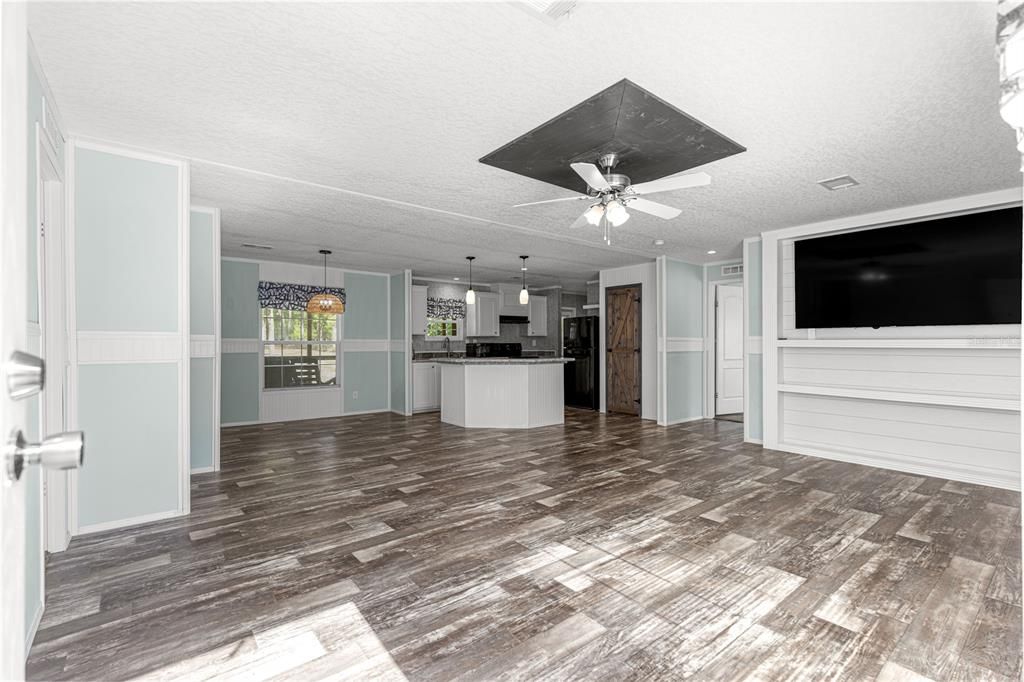 Active With Contract: $330,000 (3 beds, 2 baths, 1456 Square Feet)