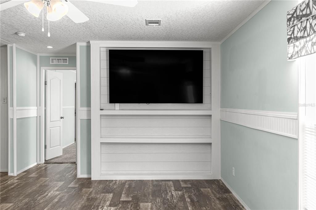 Active With Contract: $330,000 (3 beds, 2 baths, 1456 Square Feet)