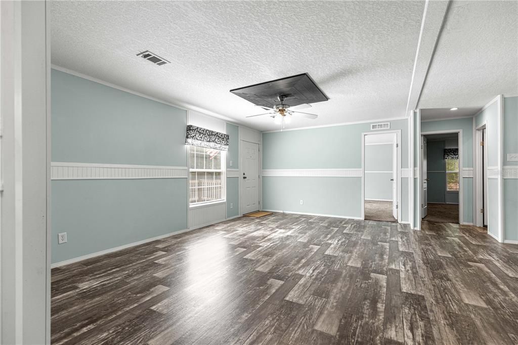 Active With Contract: $330,000 (3 beds, 2 baths, 1456 Square Feet)