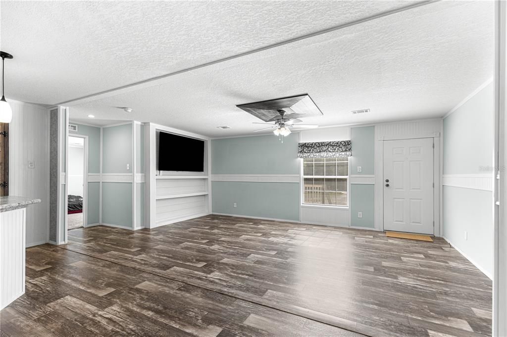 Active With Contract: $330,000 (3 beds, 2 baths, 1456 Square Feet)