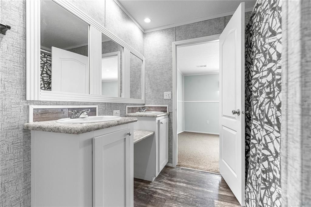 Active With Contract: $330,000 (3 beds, 2 baths, 1456 Square Feet)