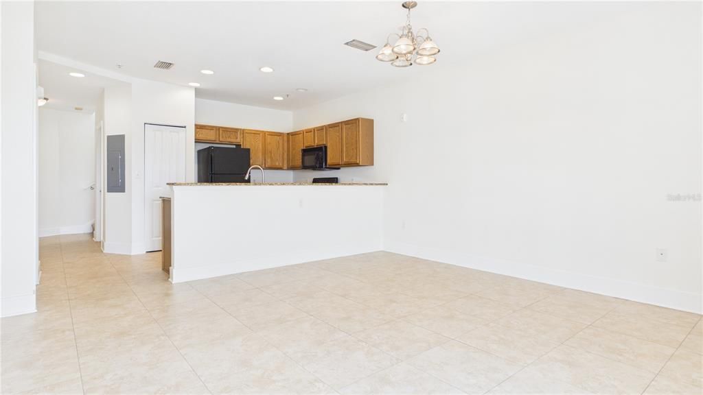 For Sale: $295,000 (2 beds, 2 baths, 1366 Square Feet)