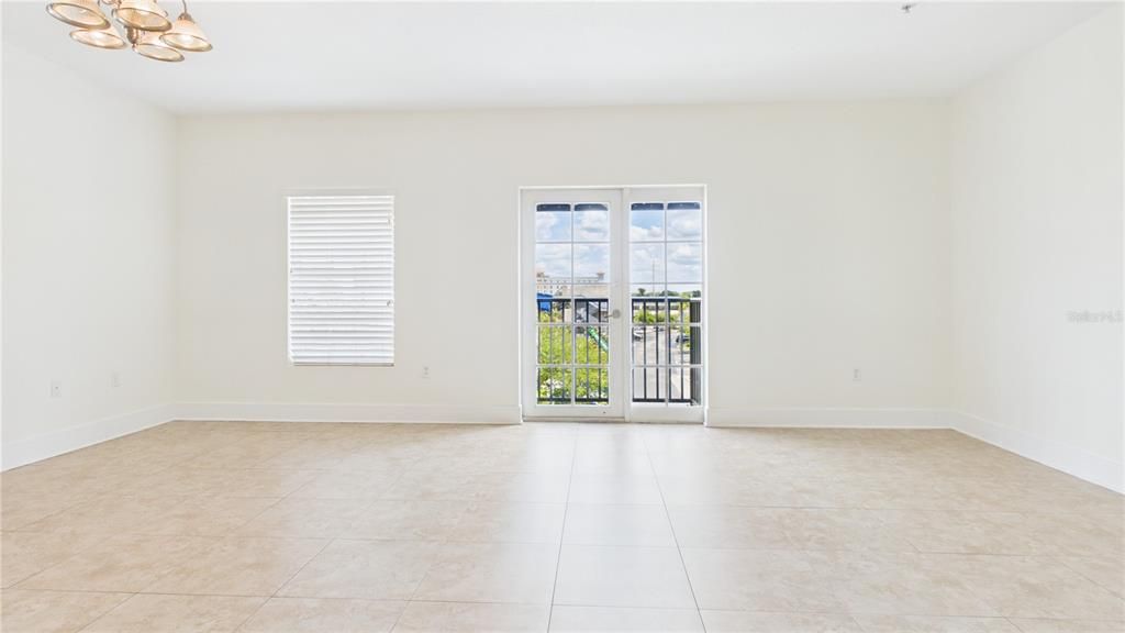 For Sale: $295,000 (2 beds, 2 baths, 1366 Square Feet)