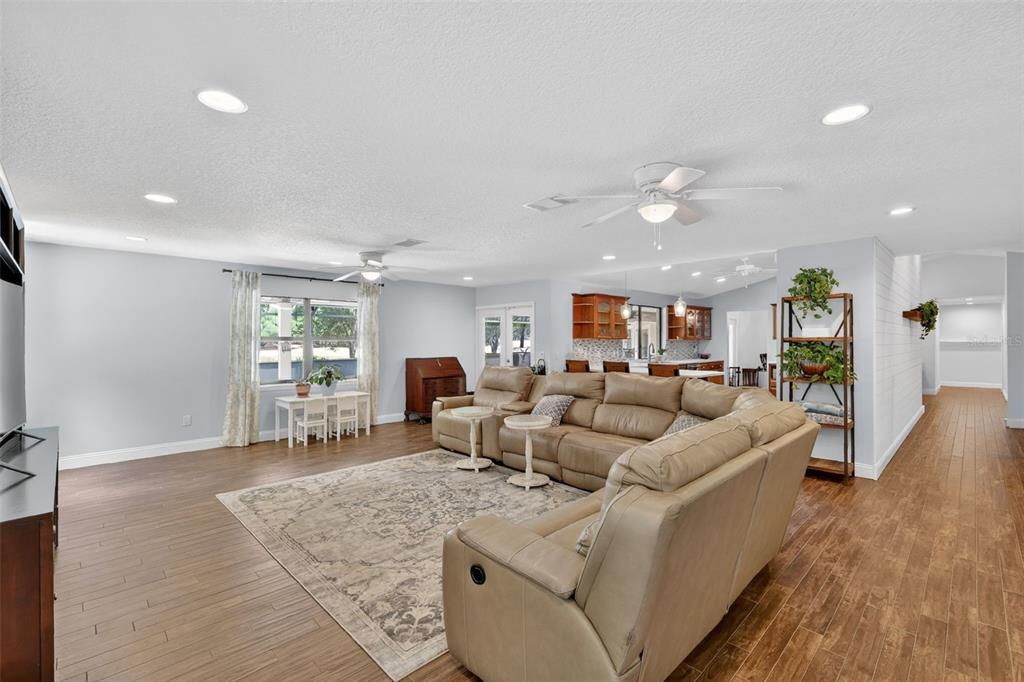For Sale: $760,000 (4 beds, 2 baths, 3022 Square Feet)