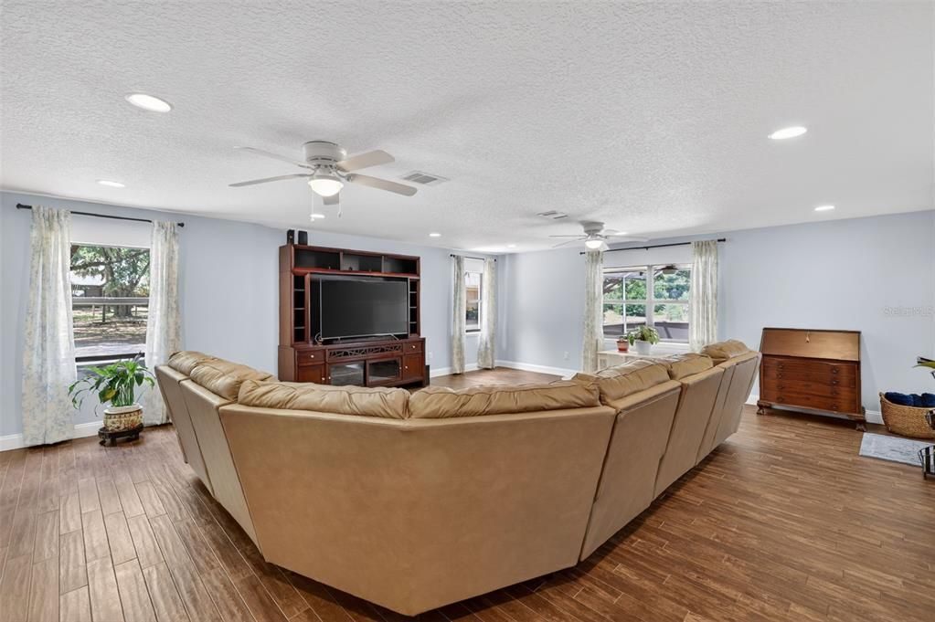 For Sale: $760,000 (4 beds, 2 baths, 3022 Square Feet)