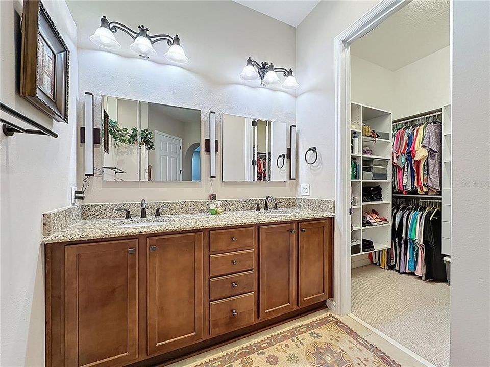 For Sale: $625,000 (3 beds, 3 baths, 2551 Square Feet)