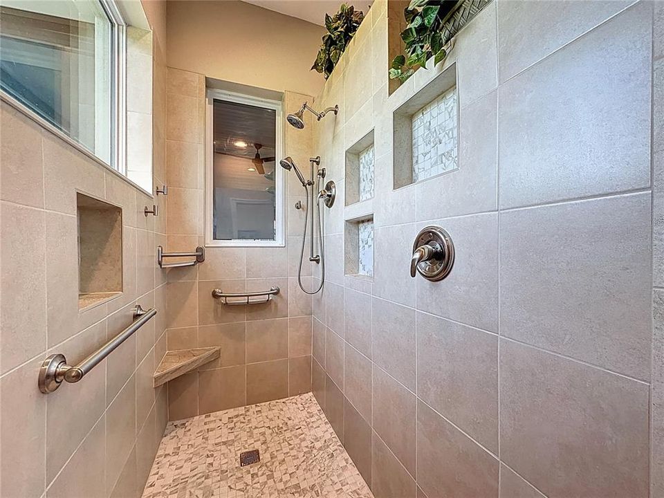 For Sale: $625,000 (3 beds, 3 baths, 2551 Square Feet)