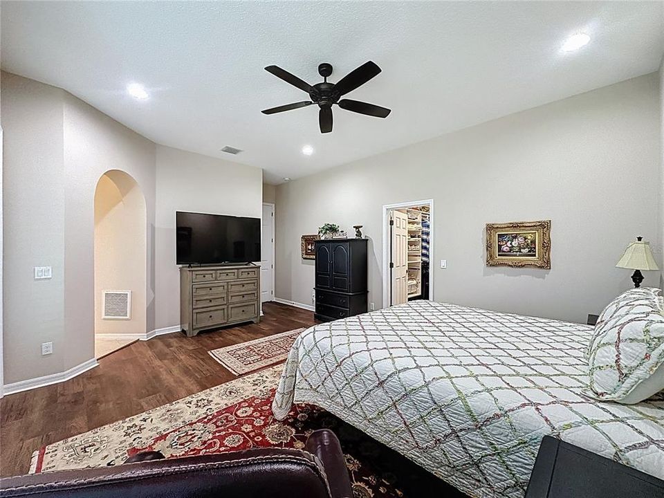 For Sale: $625,000 (3 beds, 3 baths, 2551 Square Feet)