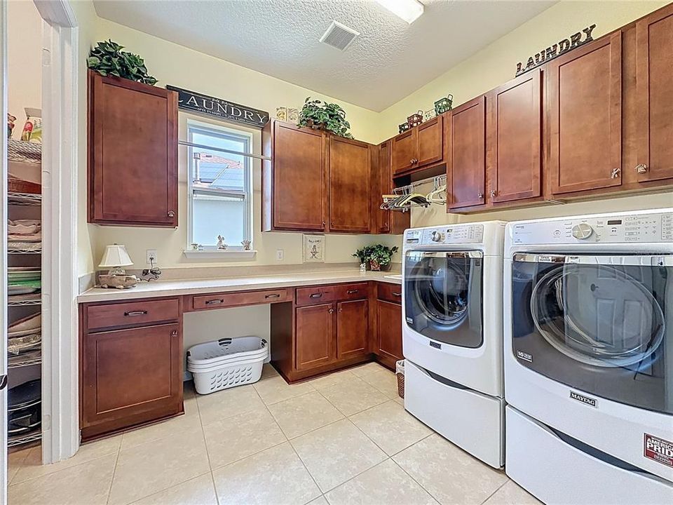 For Sale: $625,000 (3 beds, 3 baths, 2551 Square Feet)