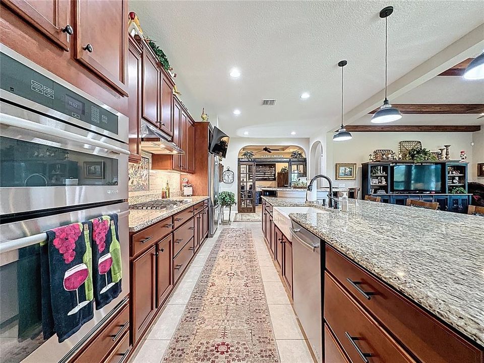 For Sale: $625,000 (3 beds, 3 baths, 2551 Square Feet)