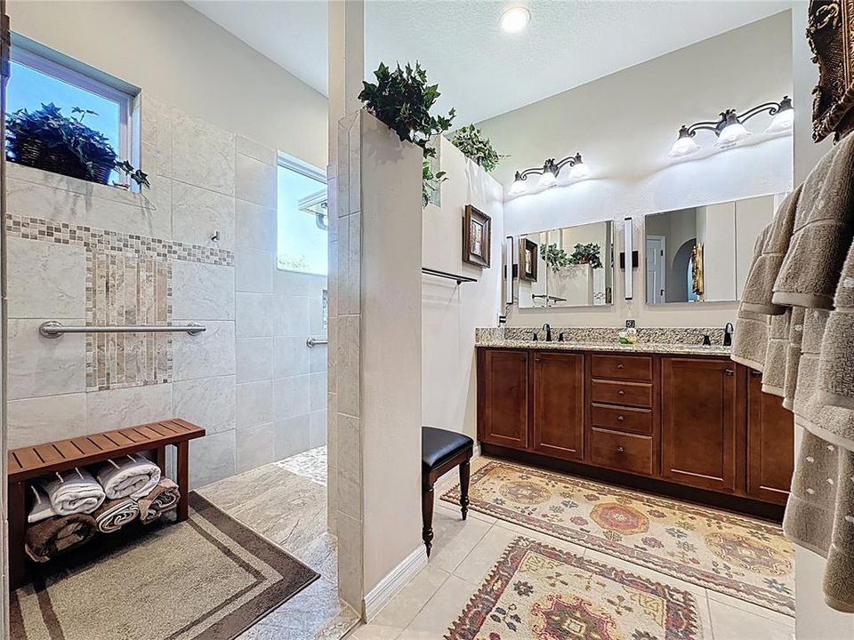 For Sale: $625,000 (3 beds, 3 baths, 2551 Square Feet)