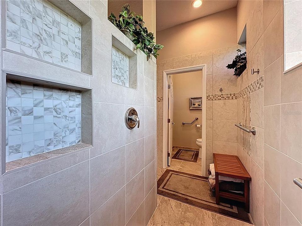 For Sale: $625,000 (3 beds, 3 baths, 2551 Square Feet)
