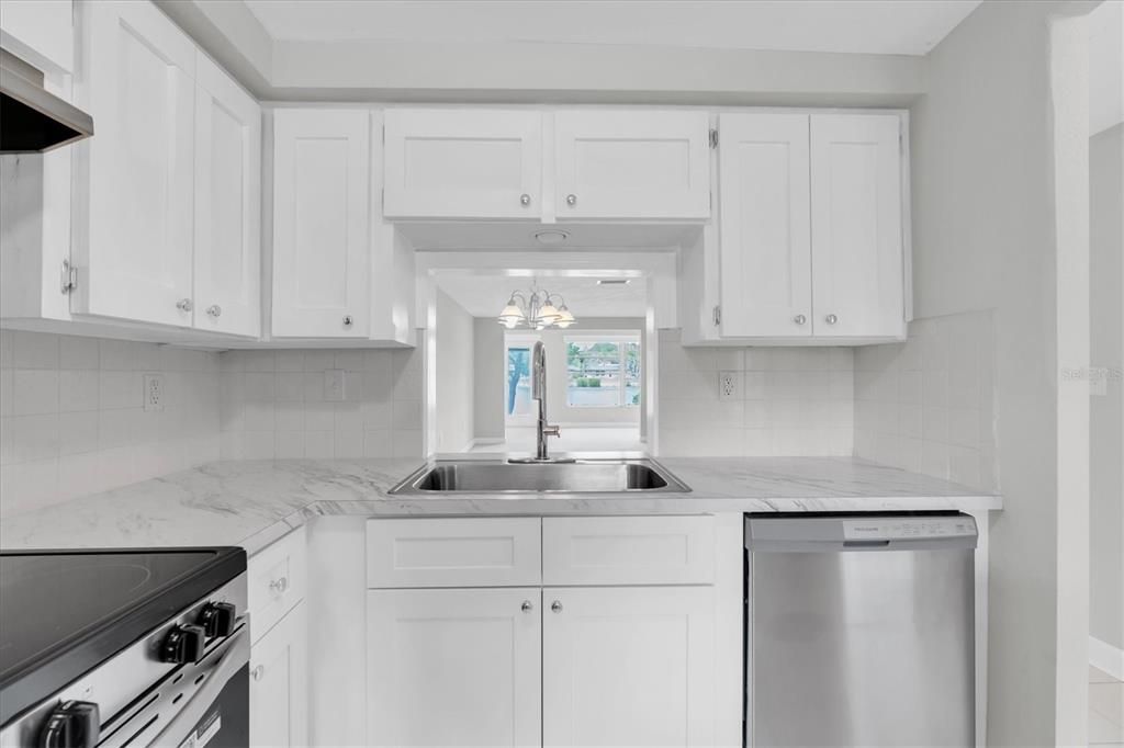 For Sale: $60,000 (2 beds, 1 baths, 975 Square Feet)