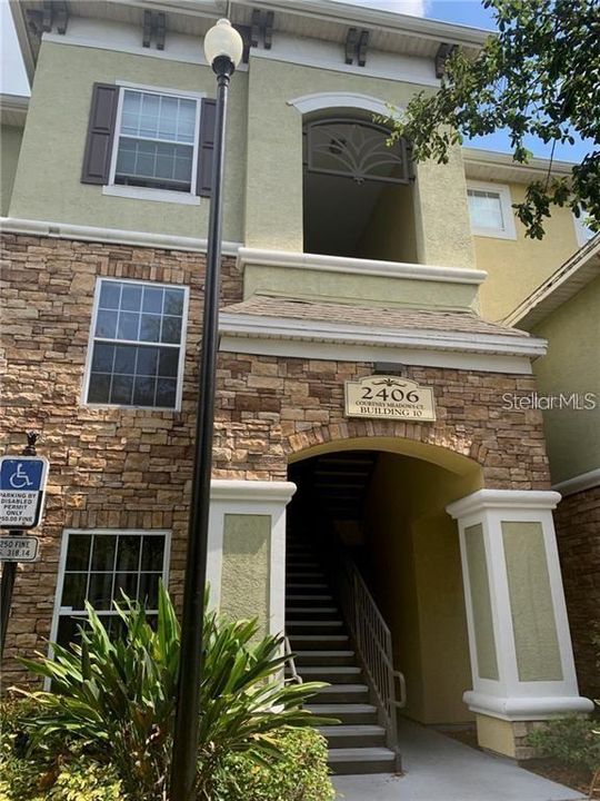 For Sale: $215,900 (2 beds, 2 baths, 1045 Square Feet)