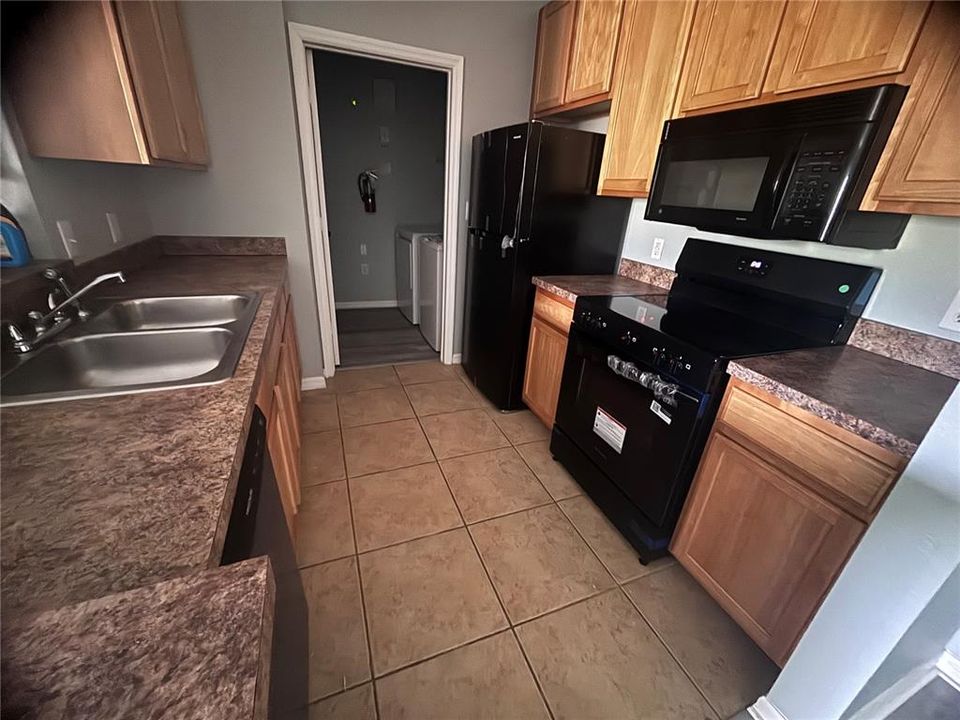 For Sale: $215,900 (2 beds, 2 baths, 1045 Square Feet)