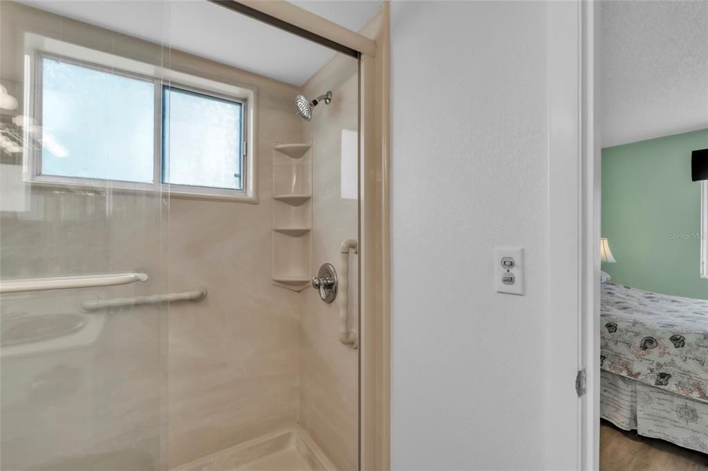 Activo con contrato: $130,000 (2 camas, 2 baños, 930 Pies cuadrados)