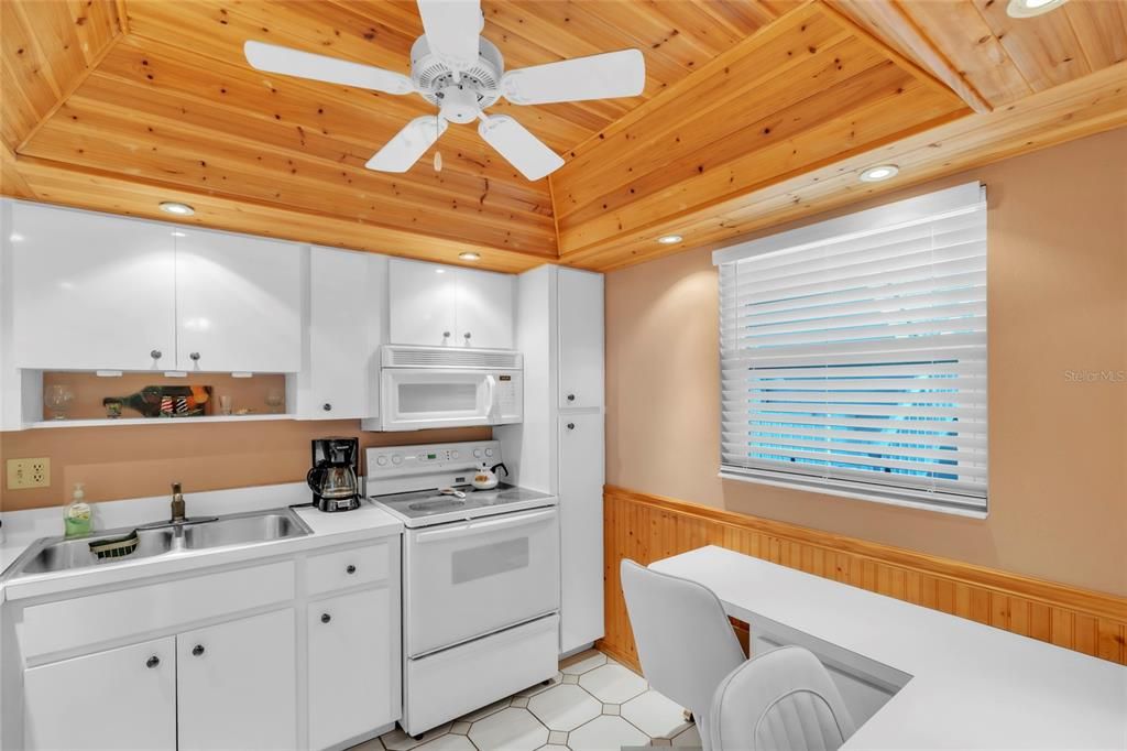 Activo con contrato: $130,000 (2 camas, 2 baños, 930 Pies cuadrados)