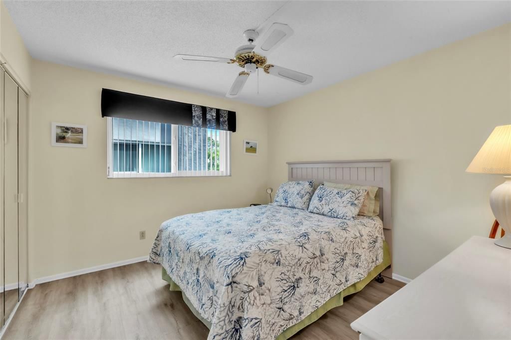 Activo con contrato: $130,000 (2 camas, 2 baños, 930 Pies cuadrados)