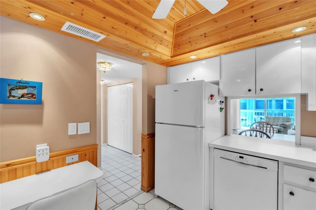 Activo con contrato: $130,000 (2 camas, 2 baños, 930 Pies cuadrados)