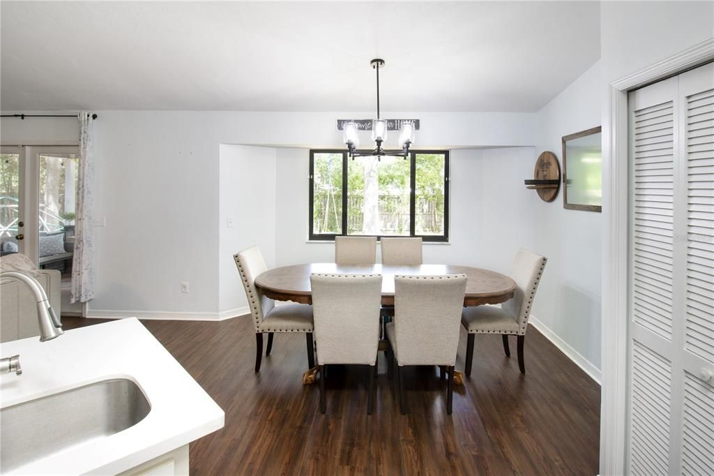 Active With Contract: $314,900 (3 beds, 2 baths, 1364 Square Feet)