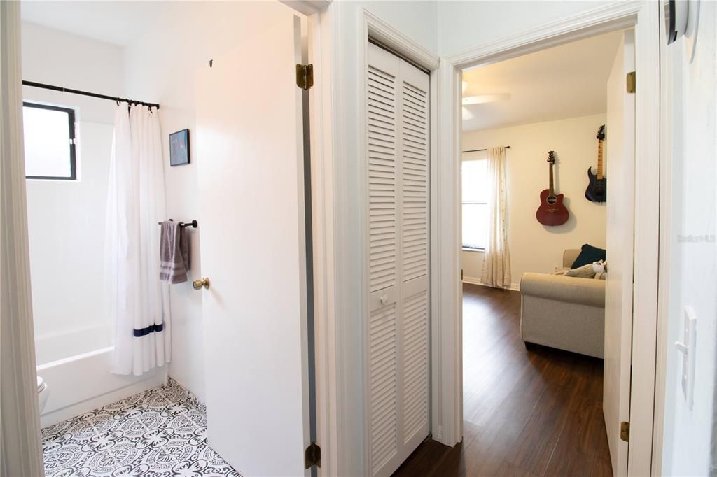 Active With Contract: $314,900 (3 beds, 2 baths, 1364 Square Feet)