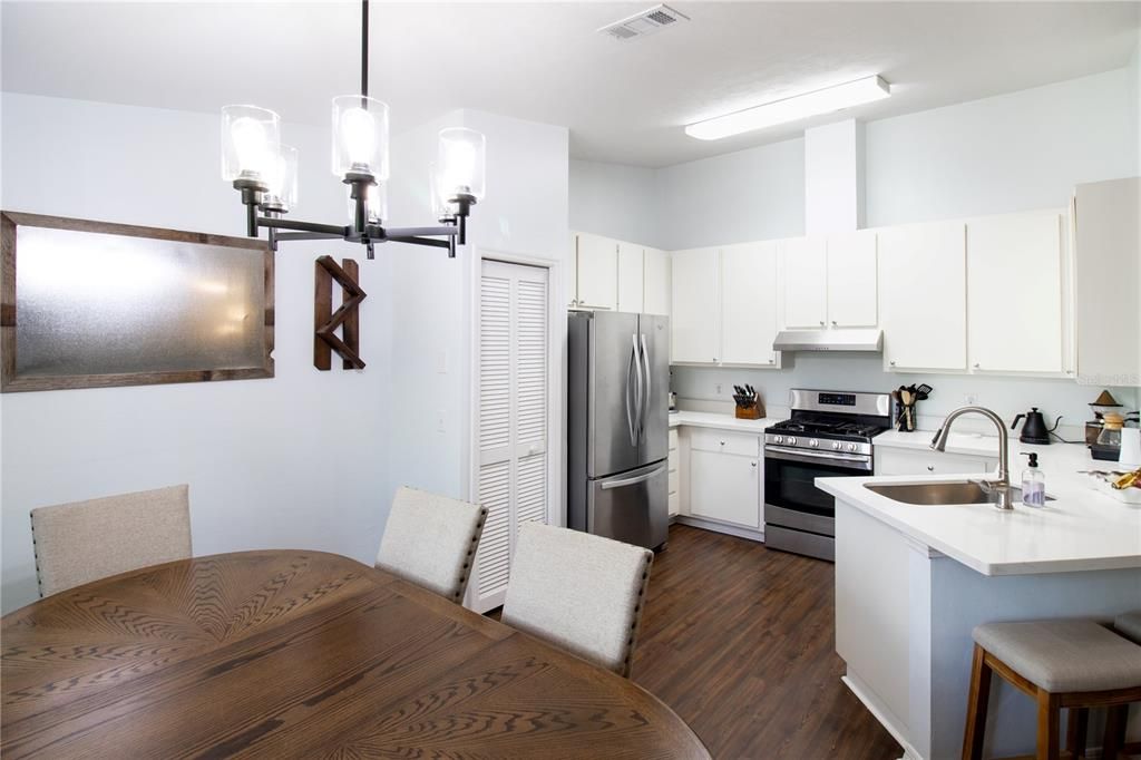 Active With Contract: $314,900 (3 beds, 2 baths, 1364 Square Feet)