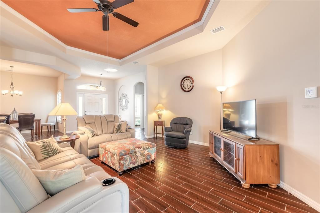 En Venta: $495,000 (3 camas, 2 baños, 1974 Pies cuadrados)