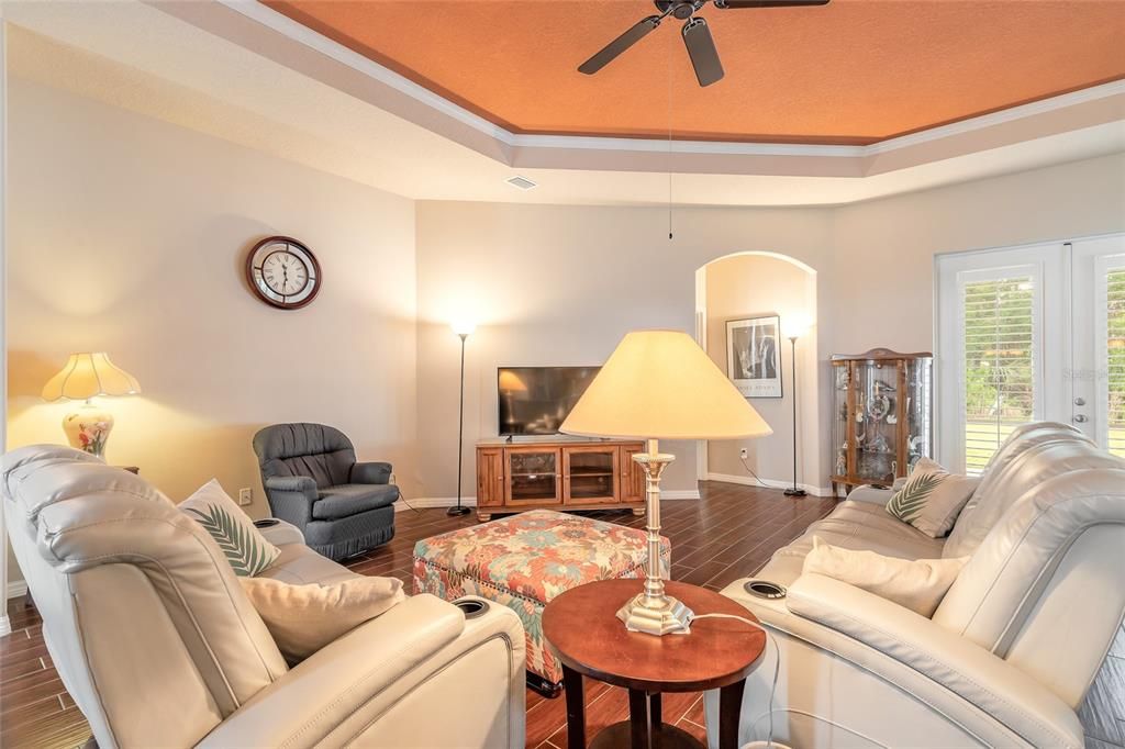 En Venta: $495,000 (3 camas, 2 baños, 1974 Pies cuadrados)