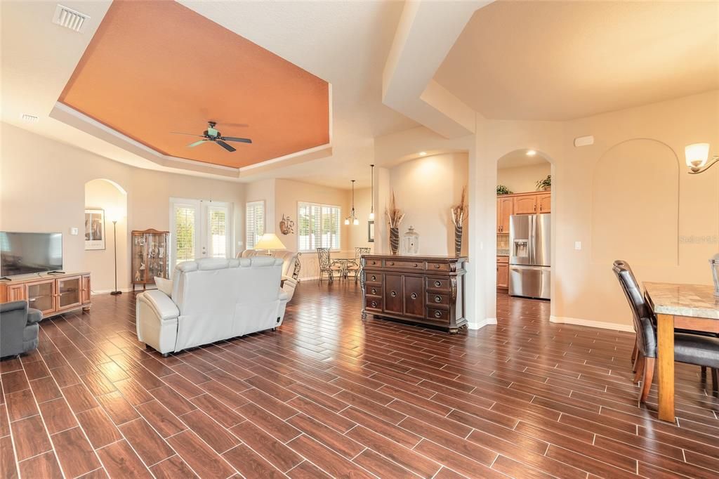 En Venta: $495,000 (3 camas, 2 baños, 1974 Pies cuadrados)