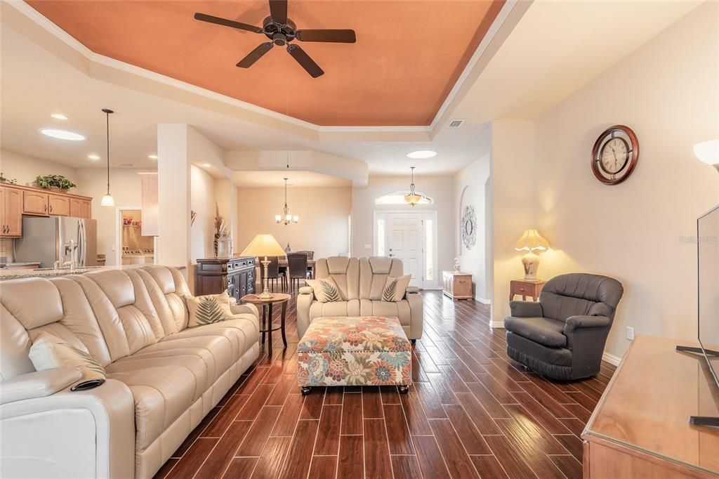 En Venta: $495,000 (3 camas, 2 baños, 1974 Pies cuadrados)