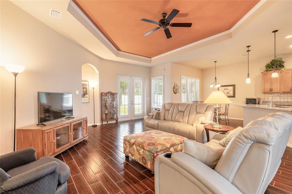 En Venta: $495,000 (3 camas, 2 baños, 1974 Pies cuadrados)