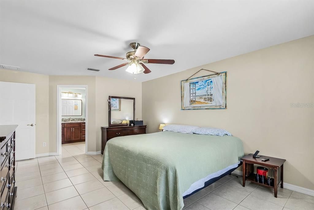 Active With Contract: $379,900 (3 beds, 2 baths, 1549 Square Feet)
