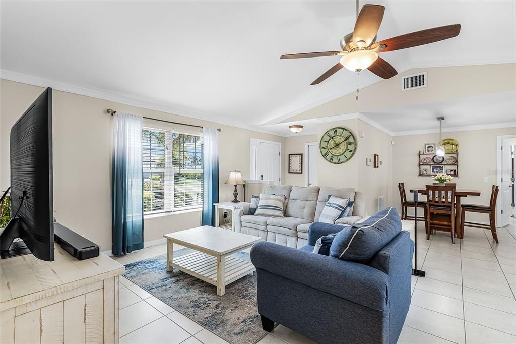 Active With Contract: $379,900 (3 beds, 2 baths, 1549 Square Feet)