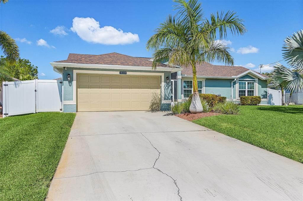 Active With Contract: $379,900 (3 beds, 2 baths, 1549 Square Feet)