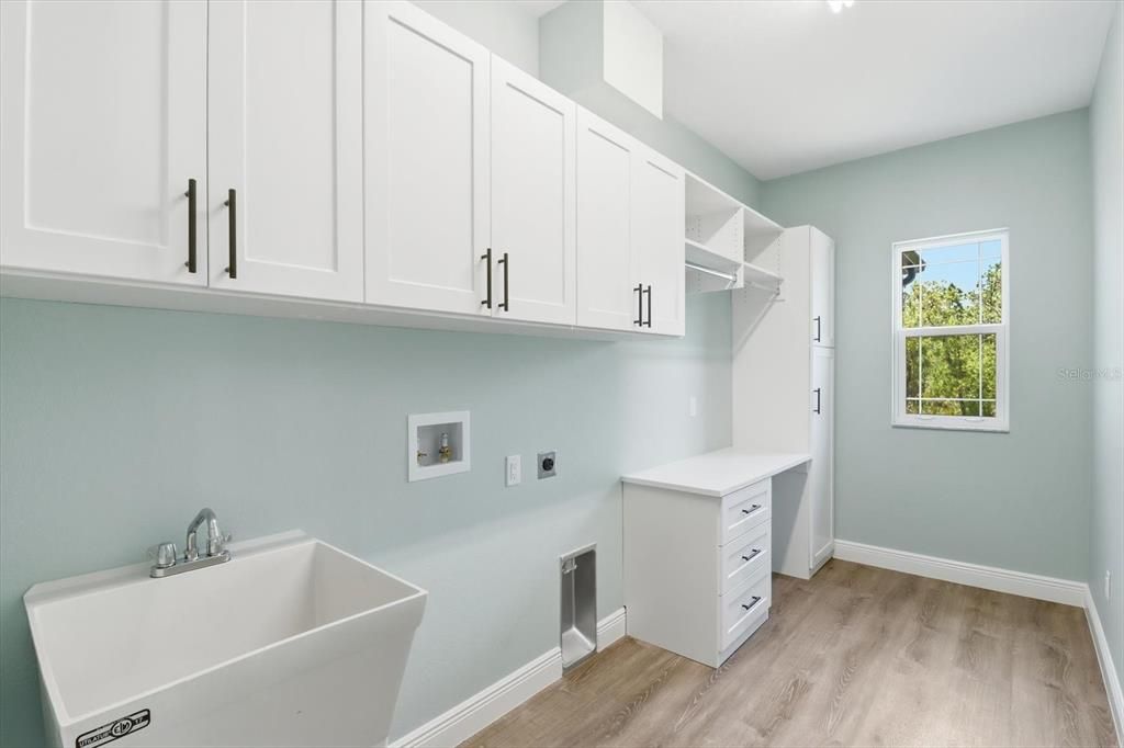 For Sale: $589,900 (3 beds, 3 baths, 2128 Square Feet)