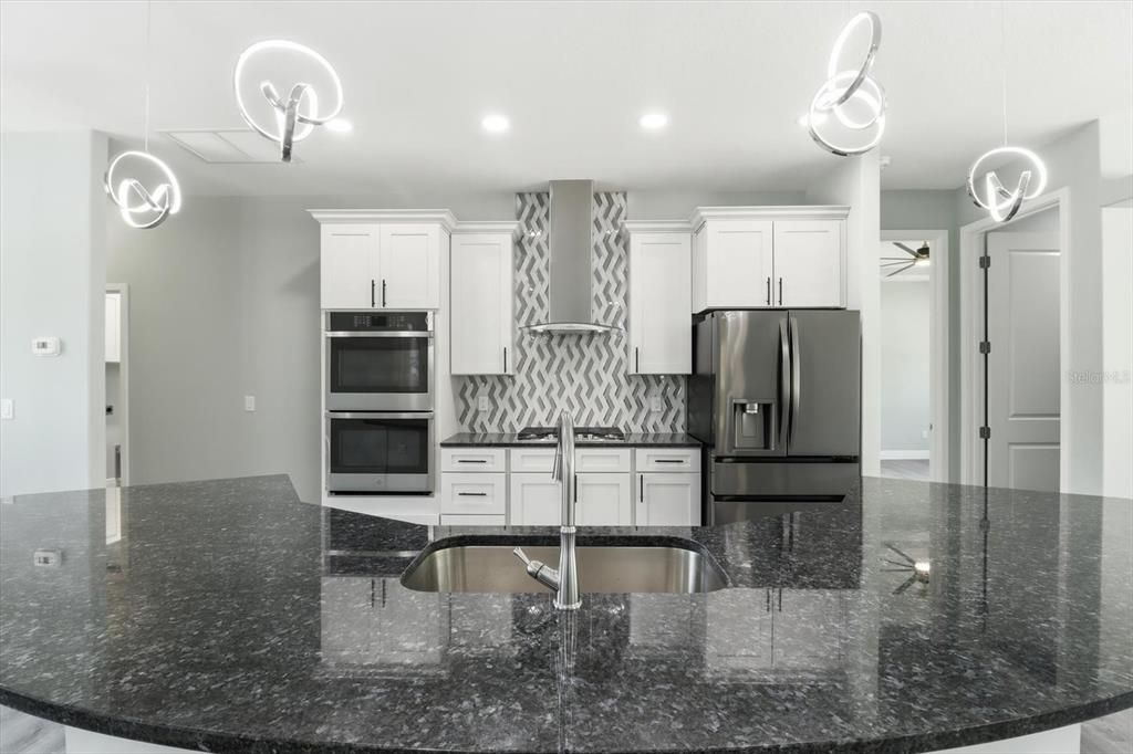 For Sale: $589,900 (3 beds, 3 baths, 2128 Square Feet)