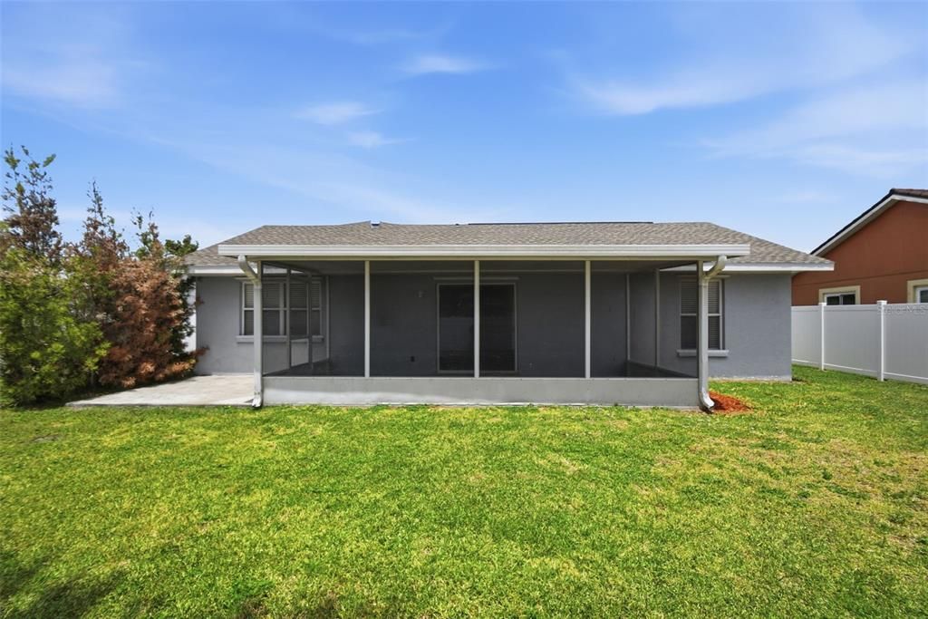 Activo con contrato: $289,900 (3 camas, 2 baños, 1301 Pies cuadrados)