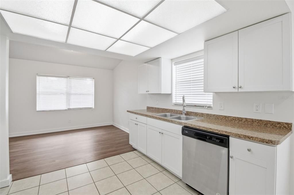 Activo con contrato: $289,900 (3 camas, 2 baños, 1301 Pies cuadrados)