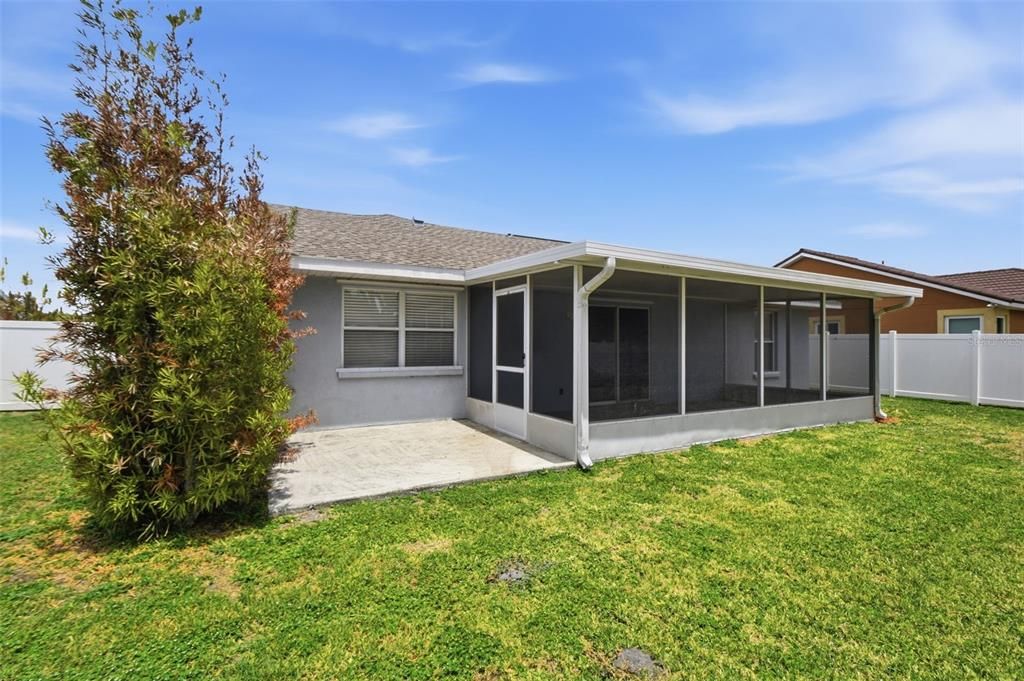 Activo con contrato: $289,900 (3 camas, 2 baños, 1301 Pies cuadrados)