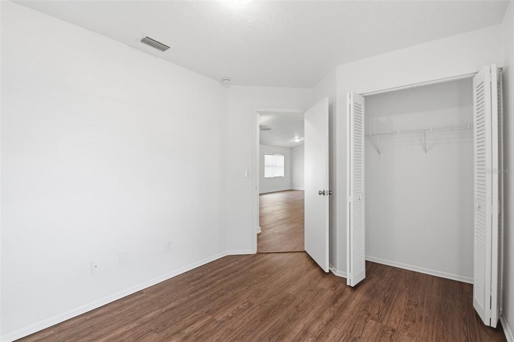 Activo con contrato: $289,900 (3 camas, 2 baños, 1301 Pies cuadrados)