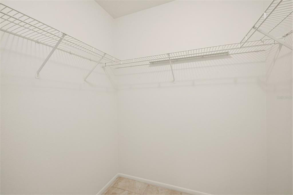 Activo con contrato: $289,900 (3 camas, 2 baños, 1301 Pies cuadrados)
