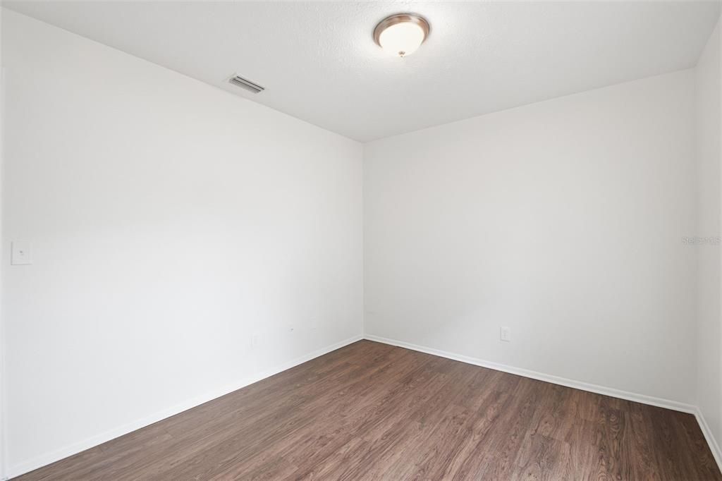 Activo con contrato: $289,900 (3 camas, 2 baños, 1301 Pies cuadrados)