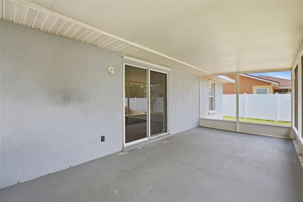Activo con contrato: $289,900 (3 camas, 2 baños, 1301 Pies cuadrados)