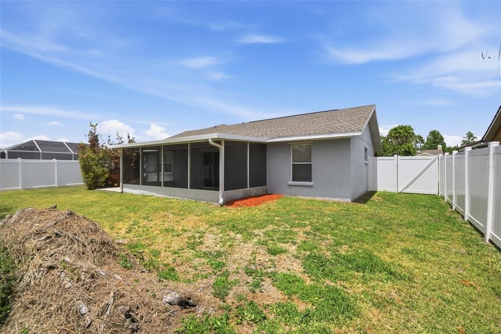 Activo con contrato: $289,900 (3 camas, 2 baños, 1301 Pies cuadrados)