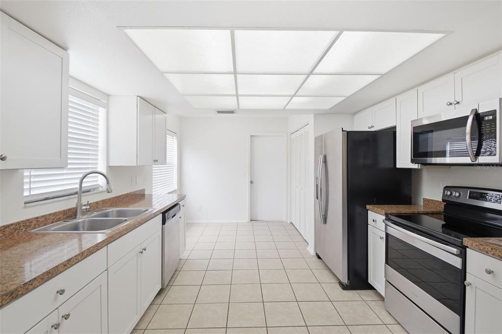 Activo con contrato: $289,900 (3 camas, 2 baños, 1301 Pies cuadrados)