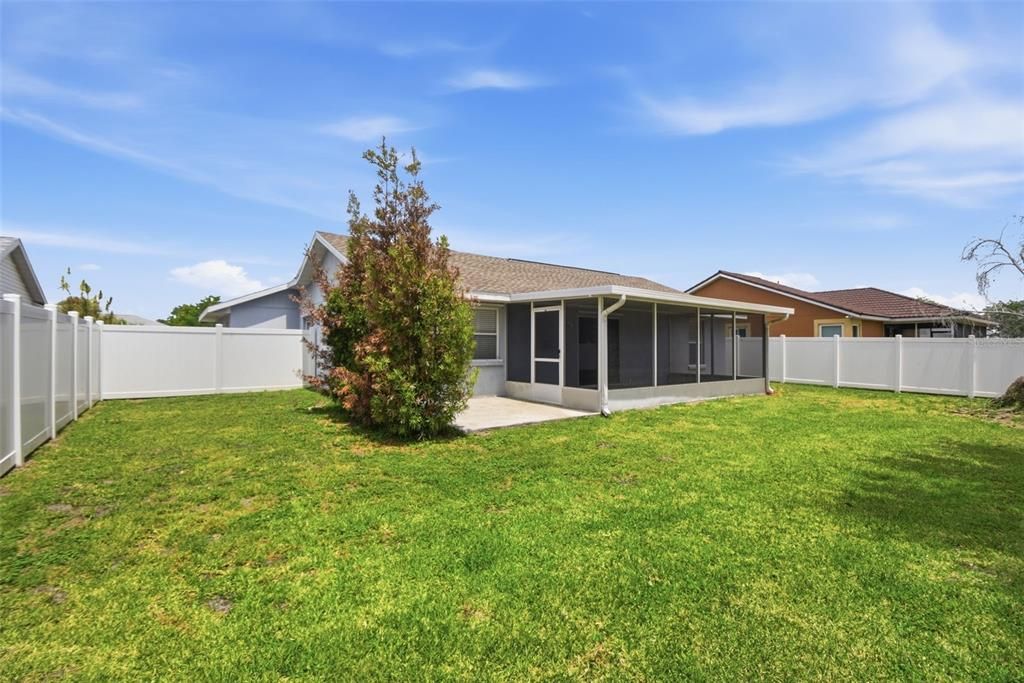Activo con contrato: $289,900 (3 camas, 2 baños, 1301 Pies cuadrados)