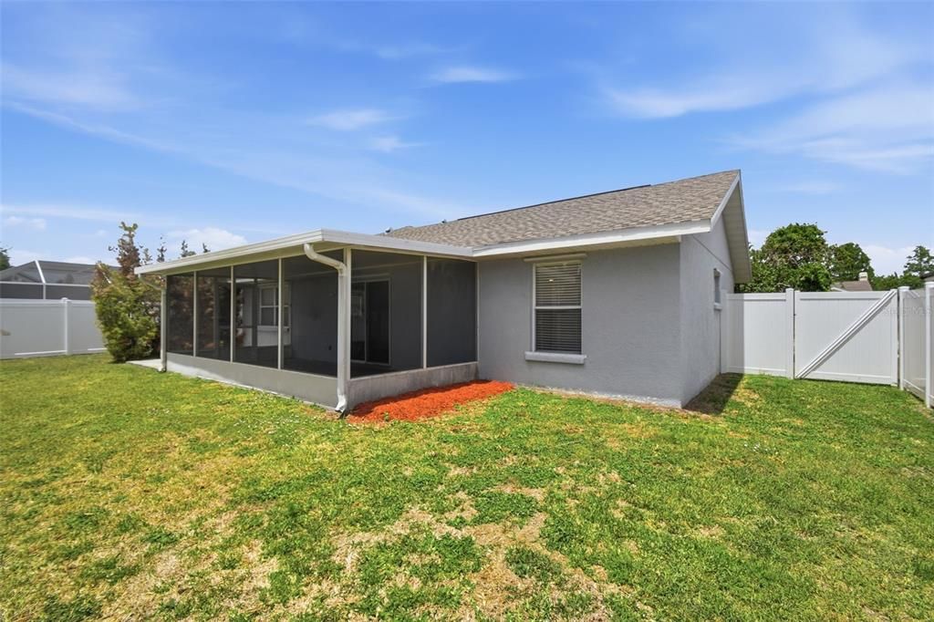 Activo con contrato: $289,900 (3 camas, 2 baños, 1301 Pies cuadrados)